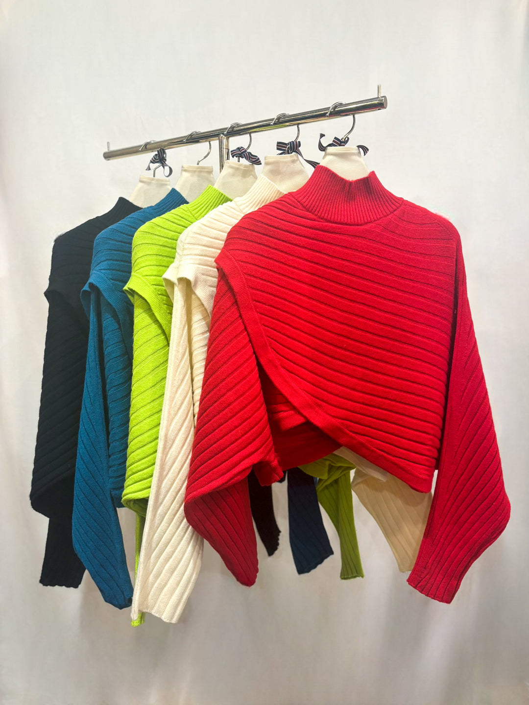 リブハイネックショート丈ニット