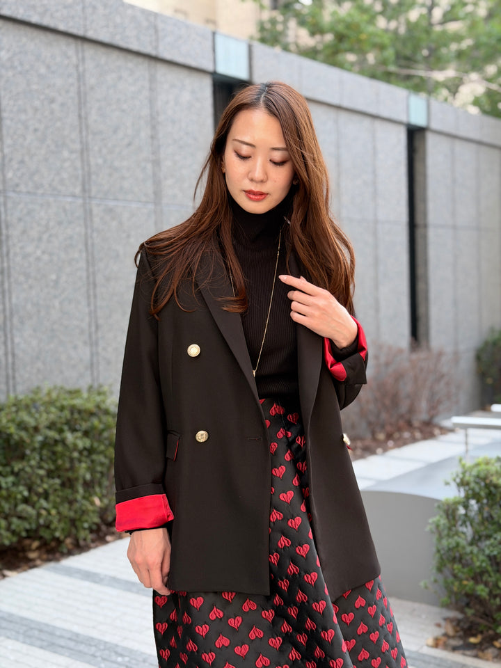 裏地カラーが映えるジャケット