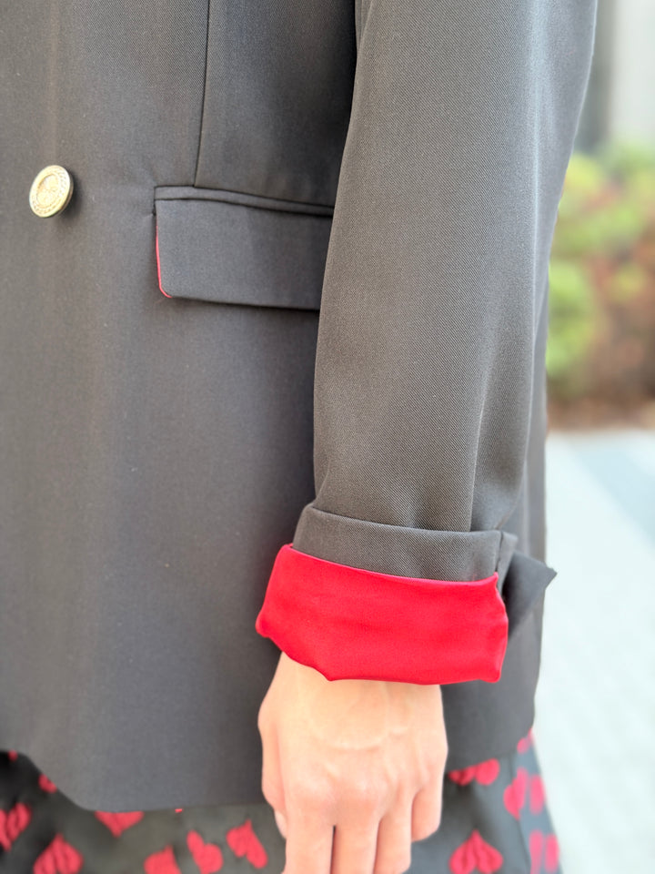 裏地カラーが映えるジャケット