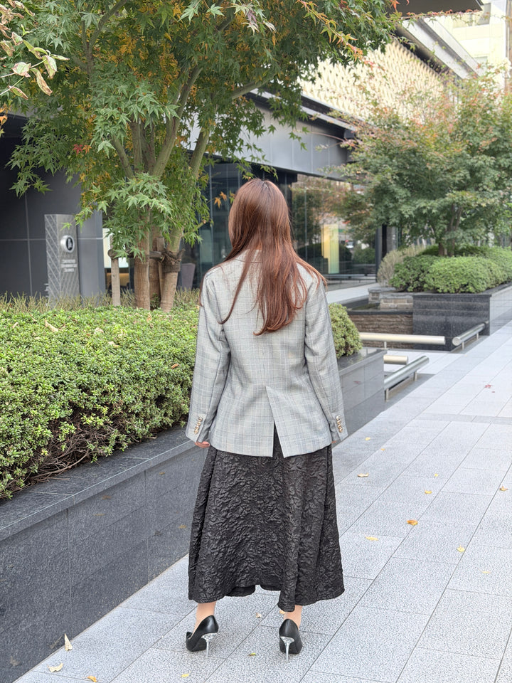 裏地カラーが映えるジャケット