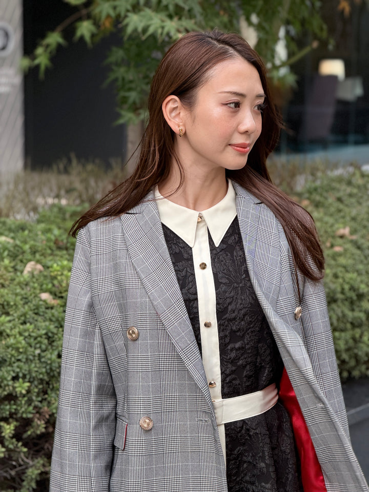 裏地カラーが映えるジャケット