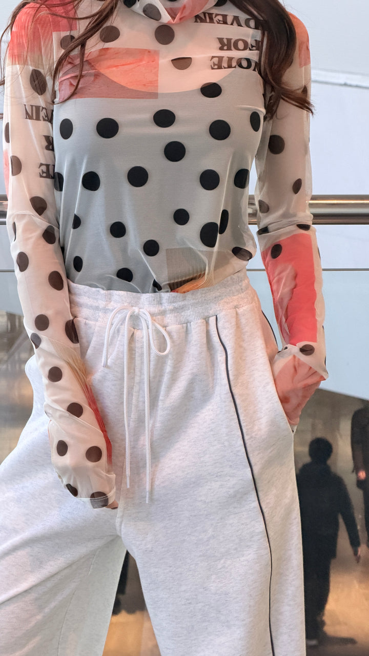 チュールタートルトップス