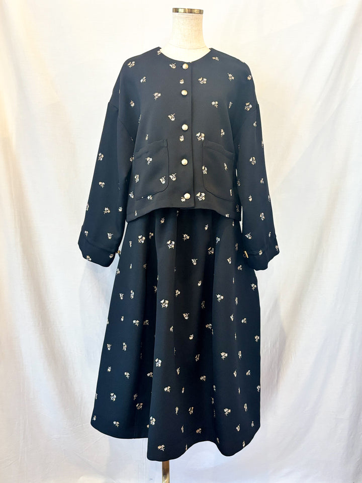 ラメ刺繍ブラックフラワースカート