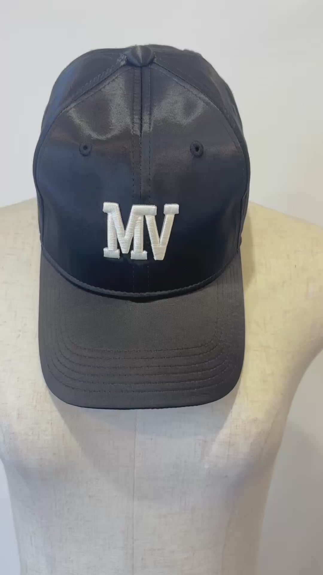 サテン調MVキャップ