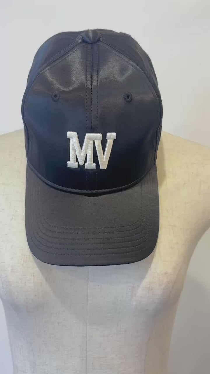 サテン調MVキャップ