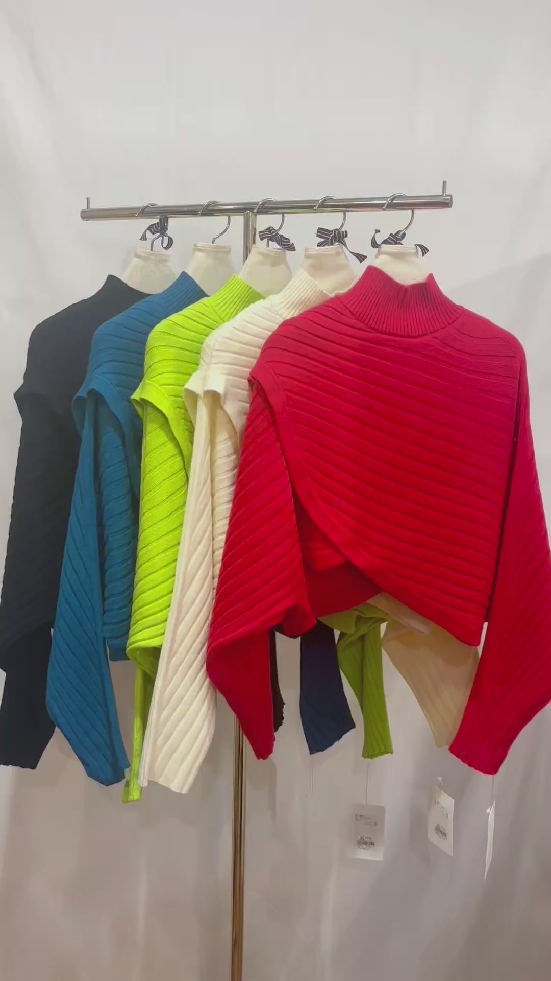 リブハイネックショート丈ニット