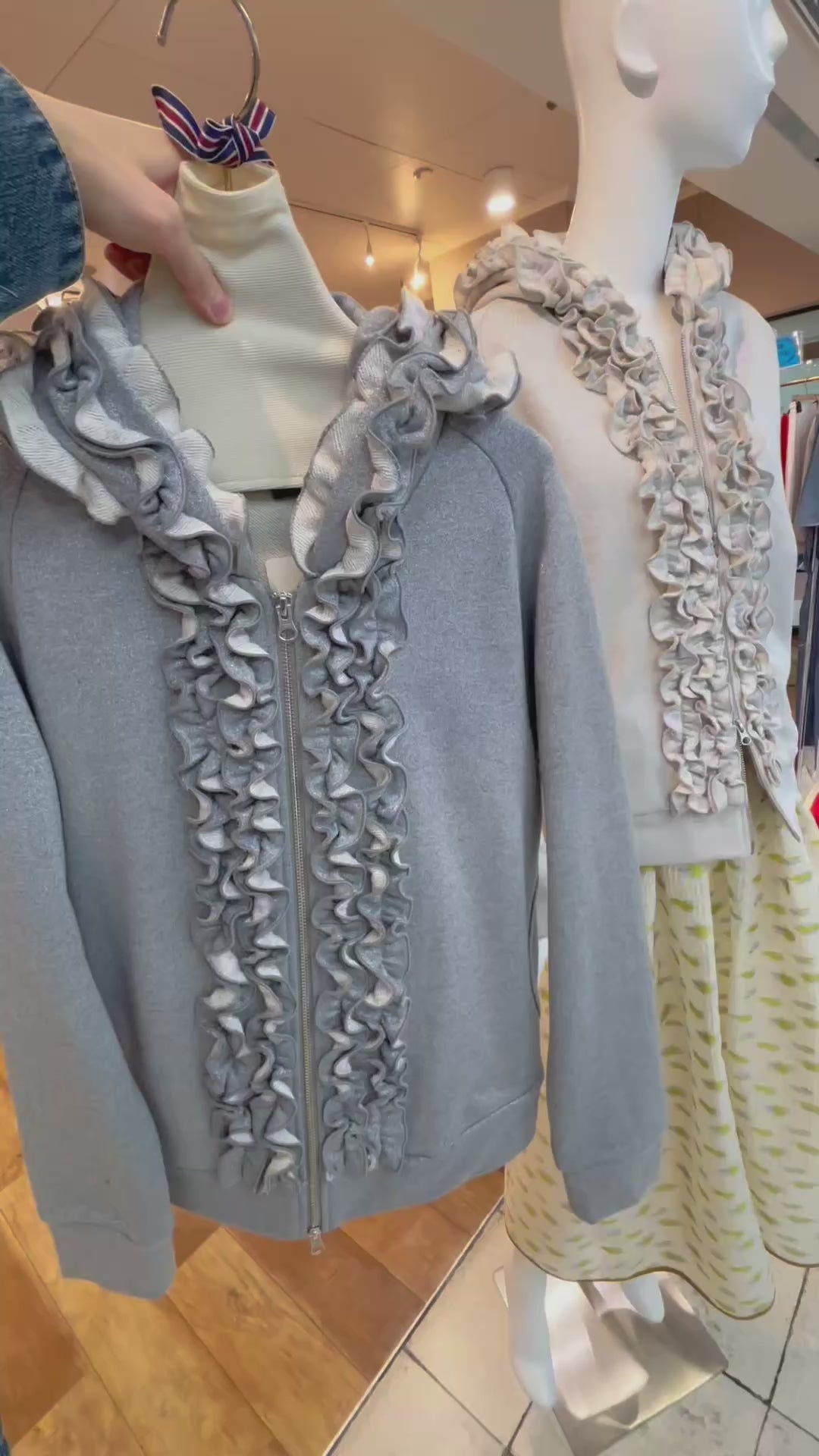 フリルパーカー