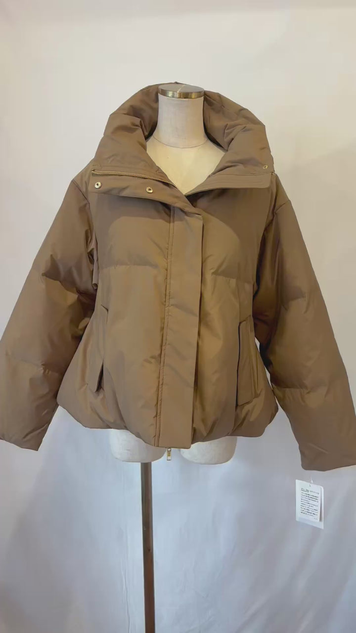 バックロゴデザインダウンジャケット